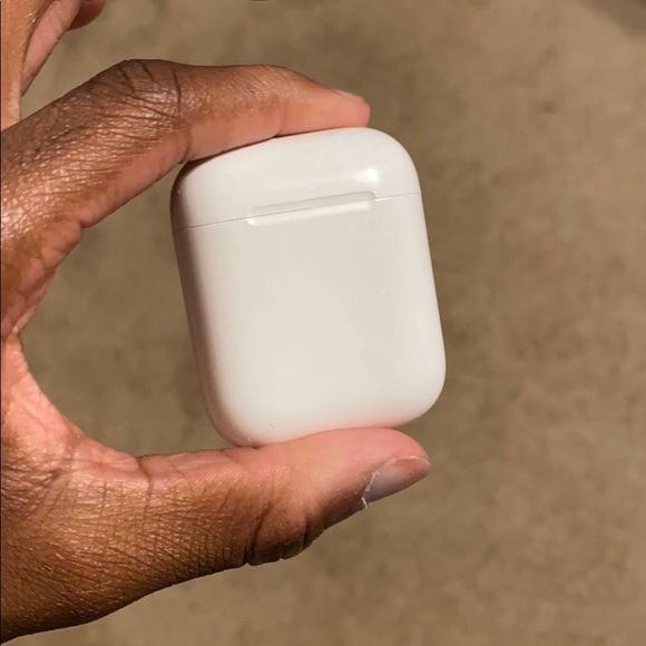 Apple White AirPods Case - Picture 1 of 1